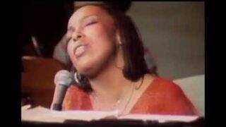 Roberta Flack – Killing Me Softly With His Song (Live 1973)